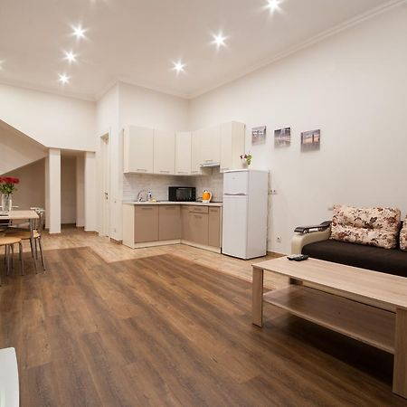 Wonderful Flat On City Center Uzhhorod Exterior photo