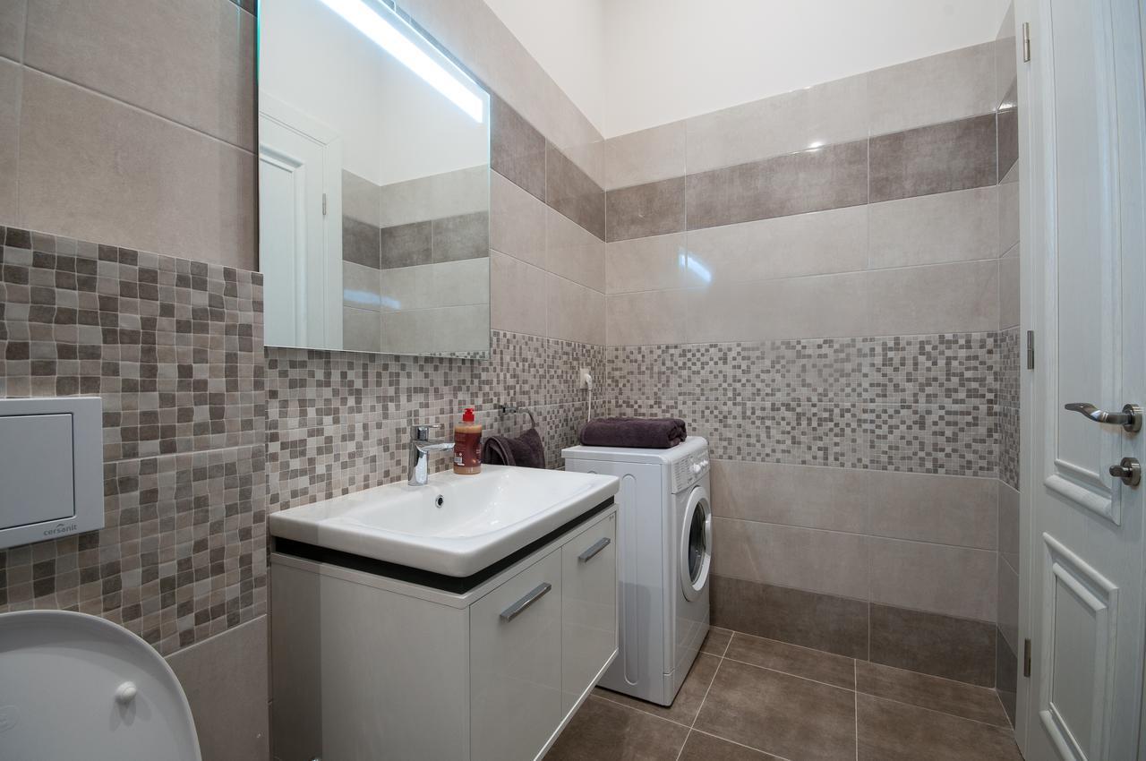 Wonderful Flat On City Center Uzhhorod Exterior photo
